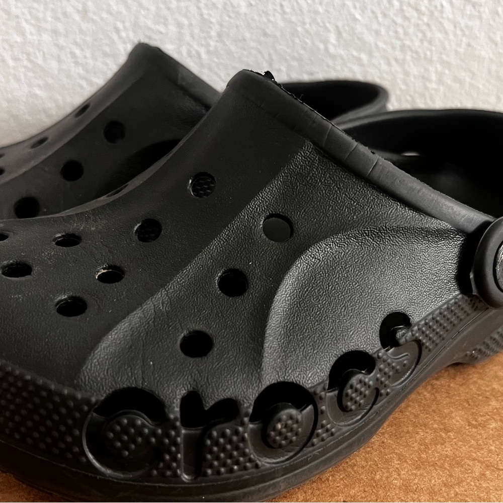 Crocs- J1
